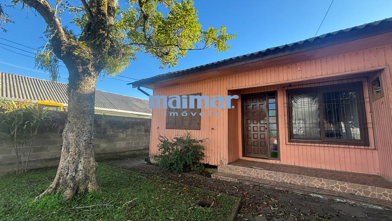CASA COM AMPLO TERRENO